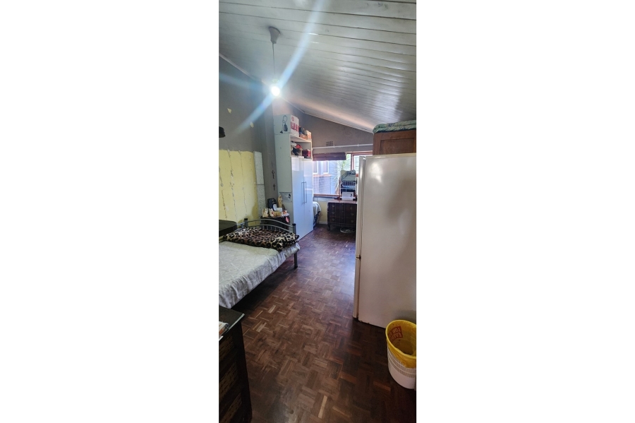 8 Bedroom Property for Sale in De La Haye Western Cape